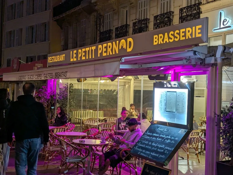 Le Petit Pernod