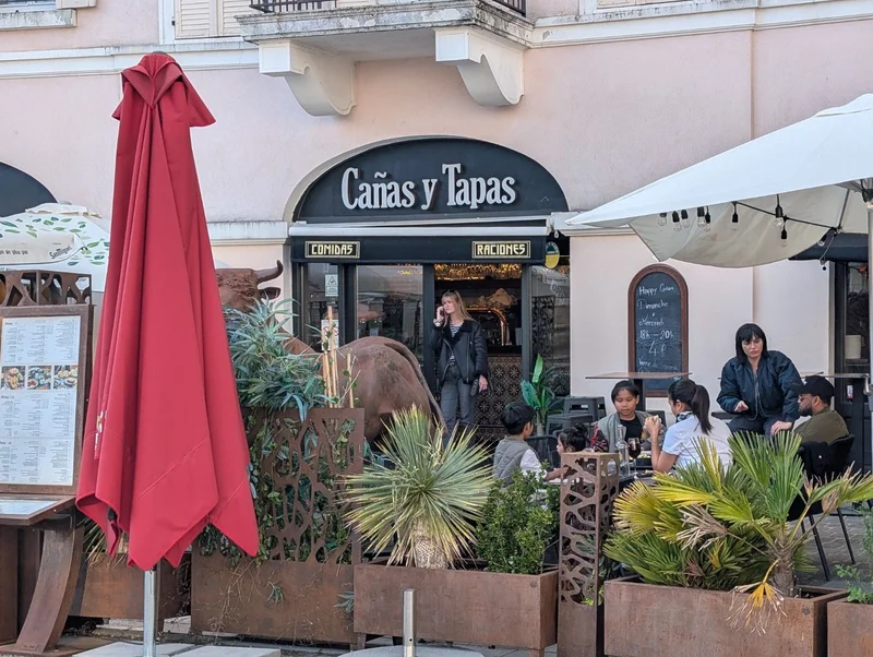 Canas y Tapas